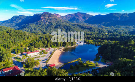 Drone Antenne von Lake Lure in North Carolina NC. Stockfoto