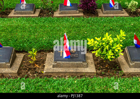 Chong Kai Allied War Cemetery, Kanchanaburi, 10/01/15 Grave Markers von Gefallenen des Zweiten Weltkrieges in Kriegsgefangenschaft Stockfoto