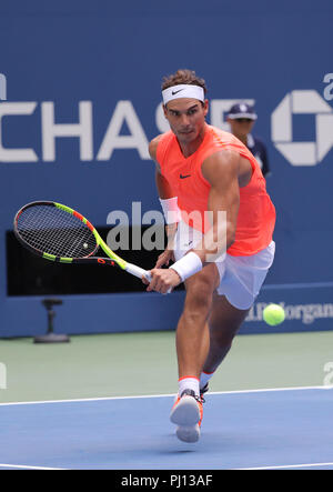 17 Grand-Slam-Champion Rafael Nadal aus Spanien in Aktion während seiner 2018 US Open Umlauf von 16 Gleiches an Billie Jean King National Tennis Center Stockfoto