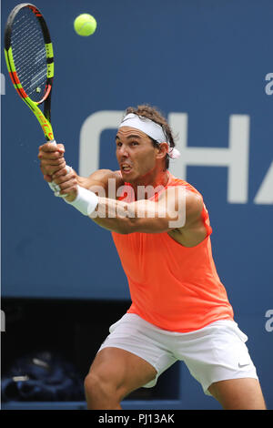 17 Grand-Slam-Champion Rafael Nadal aus Spanien in Aktion während seiner 2018 US Open Umlauf von 16 Gleiches an Billie Jean King National Tennis Center Stockfoto