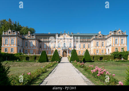 Chateau Nove Hrady. Chateau Komplex wird angerufen Kleine Schloss Schönbrunn oder tschechischen Versailles. Der Tschechischen Republik Stockfoto