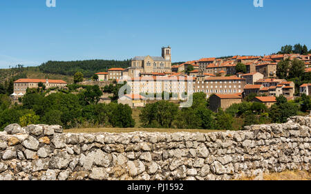 Dorf von Pradelles beschriftet les plus beaux villages de France auf Stevenson Trail, Haute-Loire, Auvergne Rhône-Alpes, Frankreich Stockfoto