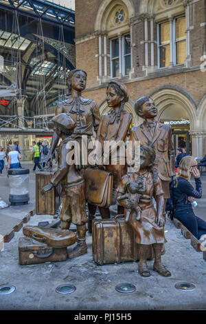 Denkmal "Kindertransport - Sterben Ankunft', Gesundheitspark, Liverpool Street Station, London, England, Grossbritannien Stockfoto