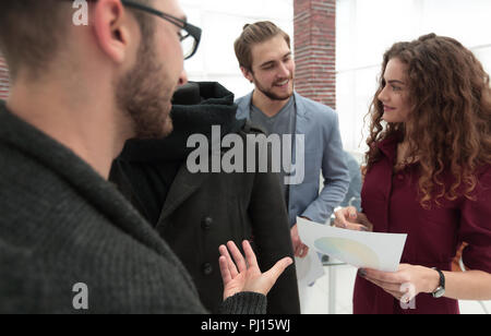 Gruppe von Designern über die neue Kollektion Stockfoto