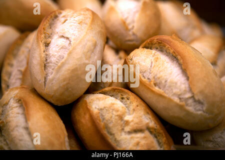 Bäckerei Abteilung mit Waitrose Produkte auf Anzeige im Speicher Stockfoto