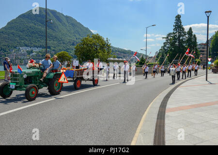 Lugano, Schweiz - 19. Juni 2017: musikalische Parade für das Weinfest in Lugano in der Schweiz Stockfoto