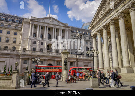 Bank von England (links), Royal Exchange (rechts), Threadneedle Street, London, England, Grossbritannien Stockfoto