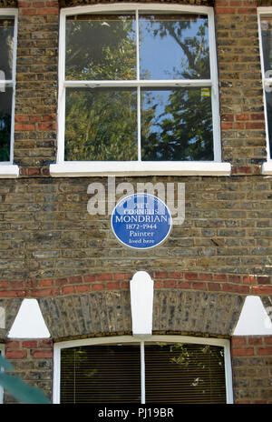 Greater London Council blaue Plakette kennzeichnen ein Haus des Malers Piet Mondrian, Hampstead, London, England