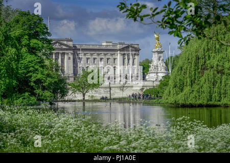 St James's Park, Buckingham Palace, Victoria Memorial, London, England, Grossbritannien Stockfoto