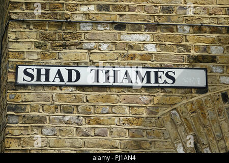 Shad Thames Zeichen auf eine Mauer, London, England, Vereinigtes Königreich Stockfoto