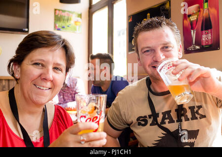 Antwerpen Belgien geführte Bier Tour Stockfoto