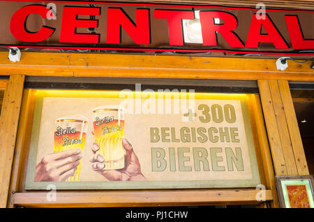 Antwerpen Belgien geführte Bier Tour Stockfoto