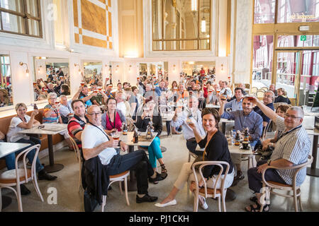 Antwerpen Belgien geführte Bier Tour Stockfoto