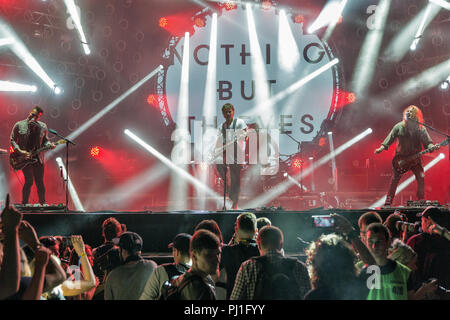 Kiew, Ukraine - Juli 05, 2018: Nichts als Diebe, englische Alternative Rock Band und der Sänger und Gitarrist Conor Mason führt live auf der Stockfoto