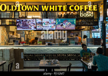 Ein kleines Cafe im Internationalen Flughafen Soekarno-Hatta Jakarta, Indonesien. Stockfoto