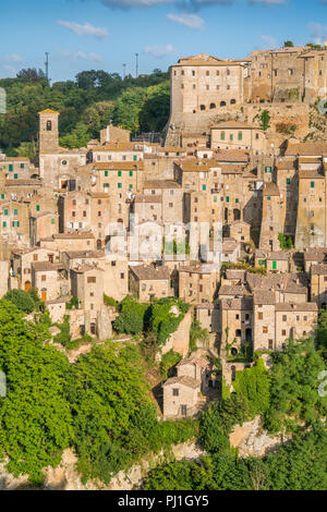 Panoramische Sicht von Sorano, in der Provinz von Grosseto, Toskana (Toscana), Italien. Stockfoto