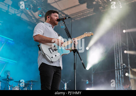 Kiew, Ukraine - Juli 08, 2018: Enter Shikari, einem Britischen alternative post hardcore Rock Band und Rory Clewlow, Lead Gitarrist führt live bei Atlas Wir Stockfoto