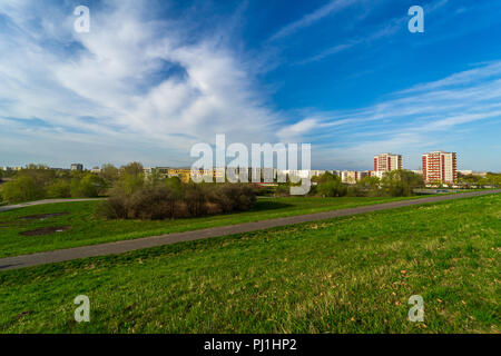 BERLIN, 15. APRIL 2018: Wohngegend von Marzan-Hellersdorf Bezirk. Stockfoto