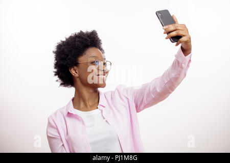 Fröhlich, lächelnd, wunderschöne, charmante Frau, Bild von sich selbst Stockfoto