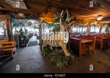 Clarks Fish Camp ist eine einzigartige und rustikalen Fischrestaurant auf Julington Creek, einem Nebenfluss des St. Johns River in Jacksonville, Florida. Stockfoto