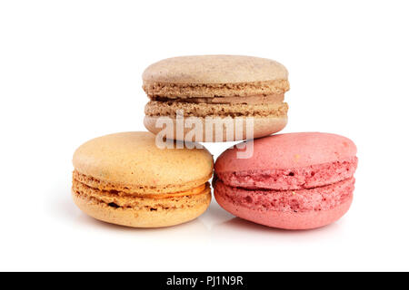 Bunte macarons auf weißem Hintergrund closeup isoliert. Stockfoto