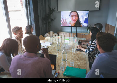 Geschäftsleute in Videokonferenz Stockfoto