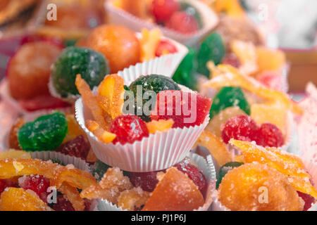 Mehrfarbige jujube oder Marmelade in Form von Apfel, Orange, Erdbeere close-up Stockfoto