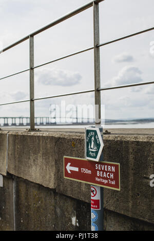 Schild auf den Severn Weise öffentlichen Fußweg (lange Strecke an der Küste zu Fuß) mit Wegbeschreibung zu Severn Strand Heritage Trail Stockfoto