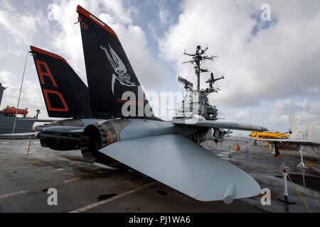 Grim Reaper schwanz Kunst auf Grumman F-14A Tomcat an Deck der USS Hornet Museum, Alameda, Kalifornien, Vereinigte Staaten von Amerika Stockfoto