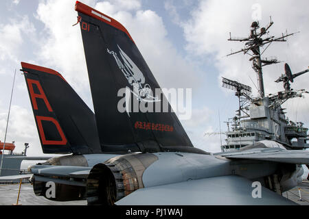 Grim Reaper schwanz Kunst auf Grumman F-14A Tomcat an Deck der USS Hornet Museum, Alameda, Kalifornien, Vereinigte Staaten von Amerika Stockfoto