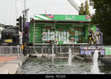 Das Siegertreppchen in der Nähe der Ziellinie an der ersten Etappe der Tour von Großbritannien 2018 in der Stadt Newport South Wales GB UK 2018 Stockfoto