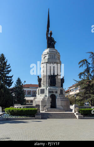 VELIKO Tarnovo, Bulgarien - 11 April, 2017: das Monument von Mutter Bulgarien in Stadt Veliko Tarnovo, Bulgarien Stockfoto