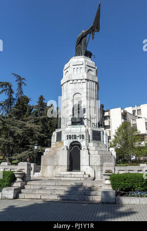 VELIKO Tarnovo, Bulgarien - 11 April, 2017: das Monument von Mutter Bulgarien in Stadt Veliko Tarnovo, Bulgarien Stockfoto