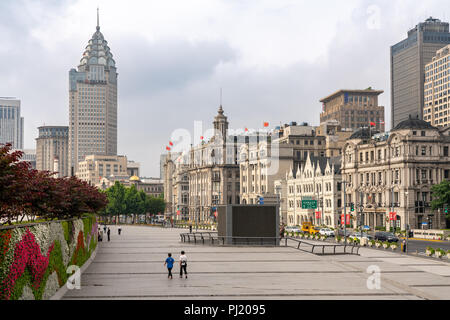 Frühe sonnigen Morgen im Chenyi Platz in Shanghai, China. Stockfoto