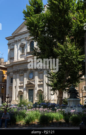 Rom, Italien, 23. JUNI 2017: Sonnenuntergang Blick auf Basilika San Carlo ai Catinari in Rom, Italien Stockfoto