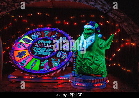 Anzeige von der Nightmare Before Christmas Haunted Mansion Ride, Disneyland, Anaheim, Kalifornien, Vereinigte Staaten von Amerika Stockfoto