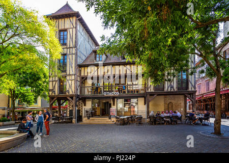 Fachwerkhaus Gebäude in der Altstadt von Troyes, Aube, Frankreich Am 31. August 2018 Stockfoto