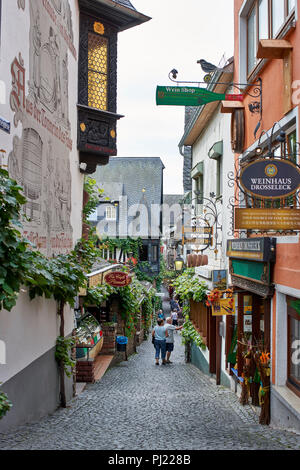 Drosselgasse, gepflasterten Gasse in Rüdesheim am Rhein Stockfoto