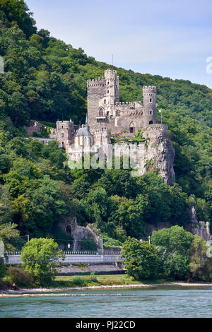 Burg Rheinstein (Schloss) am Rhein, in der Nähe von assmannhausen am Rhein Stockfoto