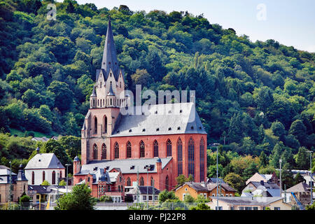 Kirche Unserer Lieben Frau (Liebfrauenkirche), katholische Kirche im gotischen Stil in der Stadt Oberwesel am Rhein Prominente Stockfoto