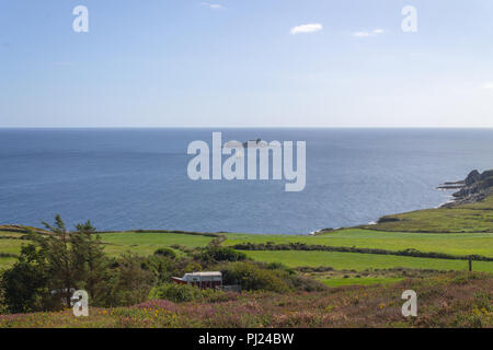 Toe-Kopf, West Cork, Irland 3. September, 2018. Einen schönen sonnigen Tag mit leichten Brisen und einen ruhigen Meer den ganzen Tag in West Cork erlauben die Segelboote in das schöne Wetter zu erhalten und die Hirsch Felsen bewundern aus Toe Kopf. Credit: aphperspective/Alamy leben Nachrichten Stockfoto