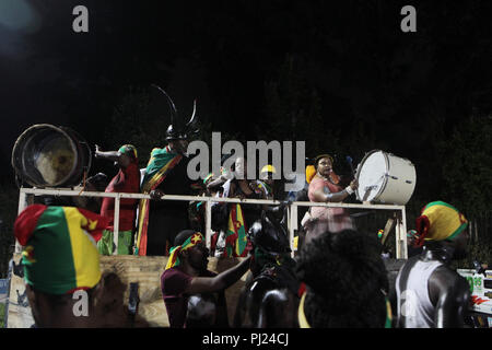 Brooklyn, New York, USA. 3. Sep 2018. Bewohner, die Aktivisten und Politiker gleichermaßen, willkommen J'Ouvert 2018 an die Krone Höhen Abschnitt von Brooklyn, offiziell weg treten das Labour Day Wochenende Feier, ein Vorläufer von West Indian Tag Karneval, J'Ouvert hat historische einen Moment wo Geister sich mit Stahl laufen pan Musik und Tanz in den Straßen zu Klänge verschiedener Mas camp Bands für eine zwei Kilometer Ausdehnung in den frühen Morgenstunden in Brooklyn, New York. Quelle: MPI 43/Media Punch/Alamy leben Nachrichten Stockfoto