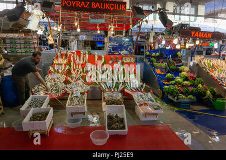 Istanbul, Türkei. 3. September 2018. Inflationsrate hits türkische Märkte und Preise stellen neuen Rekord. Credit: Engin Karaman/Alamy leben Nachrichten Stockfoto