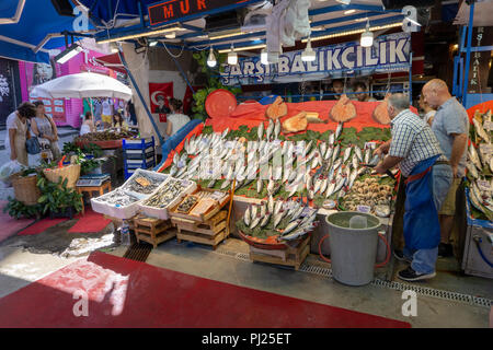 Istanbul, Türkei. 3. September 2018. Inflationsrate hits türkische Märkte und Preise stellen neuen Rekord. Credit: Engin Karaman/Alamy leben Nachrichten Stockfoto