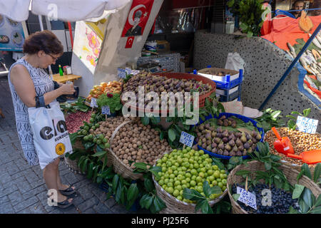 Istanbul, Türkei. 3. September 2018. Inflationsrate hits türkische Märkte und Preise stellen neuen Rekord. Credit: Engin Karaman/Alamy leben Nachrichten Stockfoto