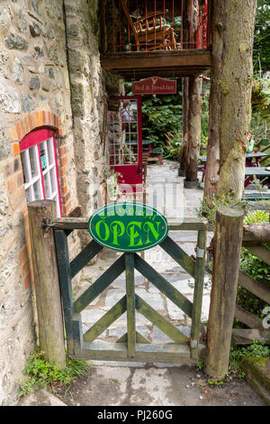 Pistyll Rhaeadr Wasserfall North Wales 3. September 2018: Wanderer entspannen Sie sich und genießen Sie eine von Mutter Natur Wunder an einem bewölkten Tag.. Clifford Norton Alamy Leben Nachrichten. Stockfoto