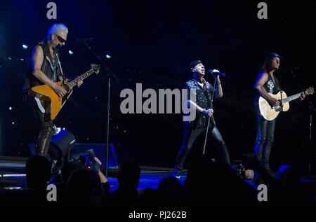 Irvine, CA, USA. 2. Sep 2018. SEPTEMBER 2, 2018 - Irvine, Kalifornien, USA - Rudolf Schenker, Klaus Meine und Matthias Jabs der Rock Band Scorpions während eines Konzertes im FivePoint Amphitheater in Irvine, CA. Credit: KC Alfred/ZUMA Draht/Alamy leben Nachrichten Stockfoto