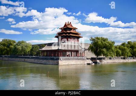 China. 4. Sep 2018. Peking, China - Landschaft der Eckturm der Verbotenen Stadt in sonniger Tag in Peking, China. Credit: SIPA Asien/ZUMA Draht/Alamy leben Nachrichten Stockfoto