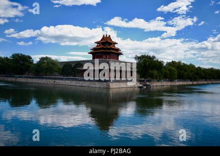 China. 4. Sep 2018. Peking, China - Landschaft der Eckturm der Verbotenen Stadt in sonniger Tag in Peking, China. Credit: SIPA Asien/ZUMA Draht/Alamy leben Nachrichten Stockfoto