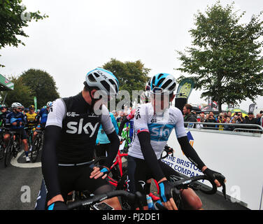 Bristol, UK. 4. September 2018. Diese Jahre Stufe 3 Start der Tour von Großbritannien, OVO Energie Radrennen. Bristol Bristol. Rennen begann auf der Abschreibungen auf Ladies Mile. Reiter und Fans an den grossen Start gesehen. Robert Timoney/Alamy/Live/News Credit: Robert Timoney. Stockfoto